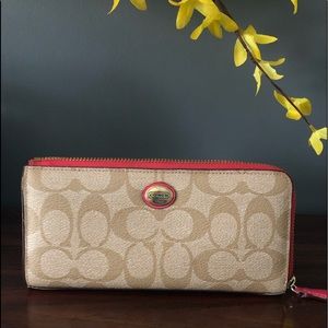 ⭐️Khaki and coral COACH wallet